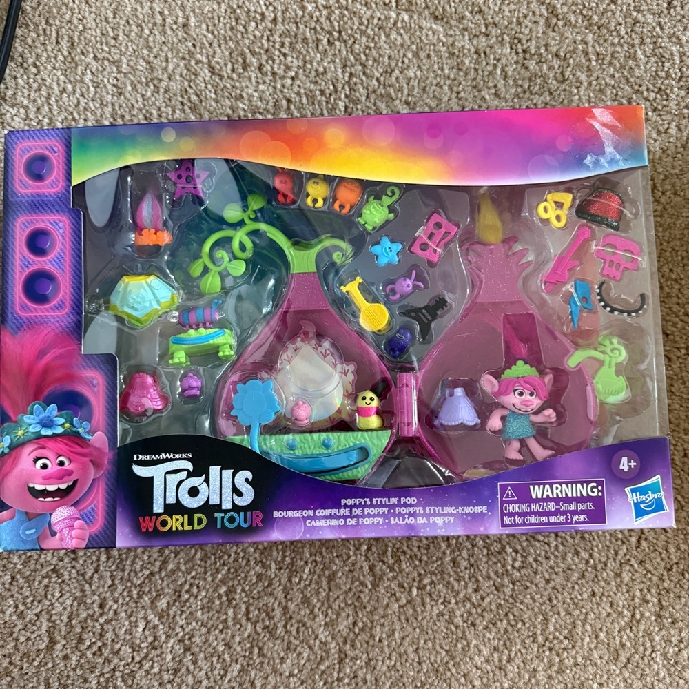 Trolls Poppy’s Stylin’ Pod 26 Piece Play Set